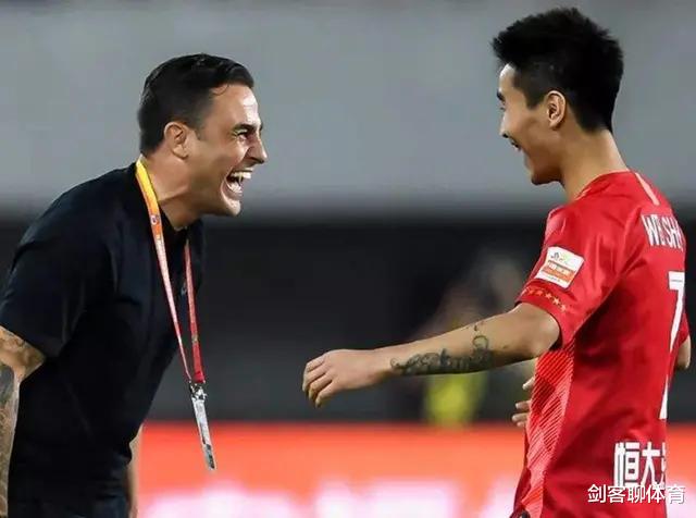 韦世豪和张玉宁，一样的“追风少年”，谁能擎起中国足球的明天？(12)