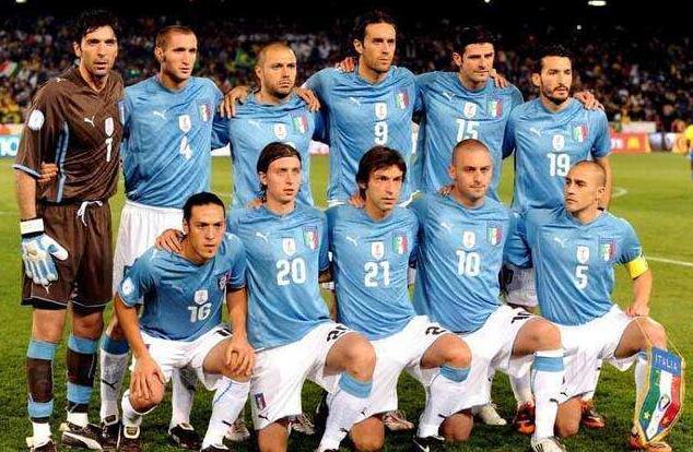 02世界杯意大利的前锋线是不是有史以来最豪华的?