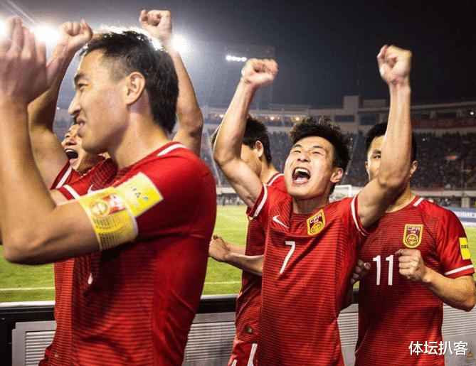 中国足球何时崛起，名嘴的答案一针见血，越南泰国已赶超国足！(4)