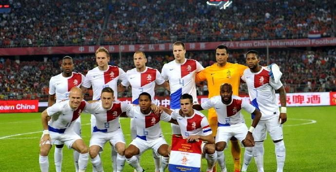 国足历史今天：2013年0比2荷兰，罗本+范佩西+斯内德给郑智们上课(3)