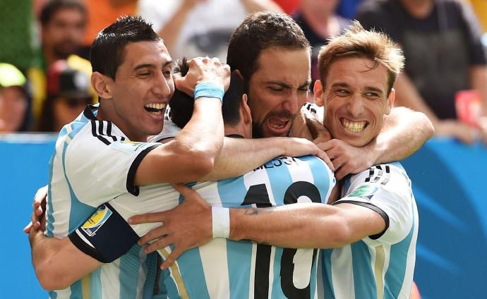 梅西回归国家队，出战世预赛！阿根廷锋线梦幻，难掩中场豆腐渣(5)