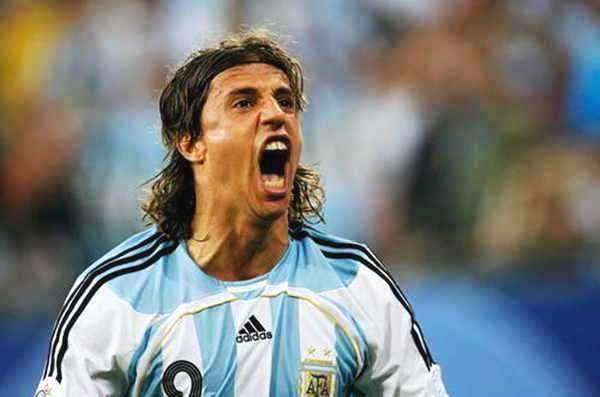 双骄谁的国脚生涯好？三分之一阿根廷球迷选梅西，克雷斯波说合理(1)
