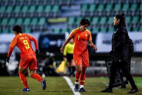 中国女足0: 3日本女足，贾秀全认为我们技不如人，你怎么看？(5)