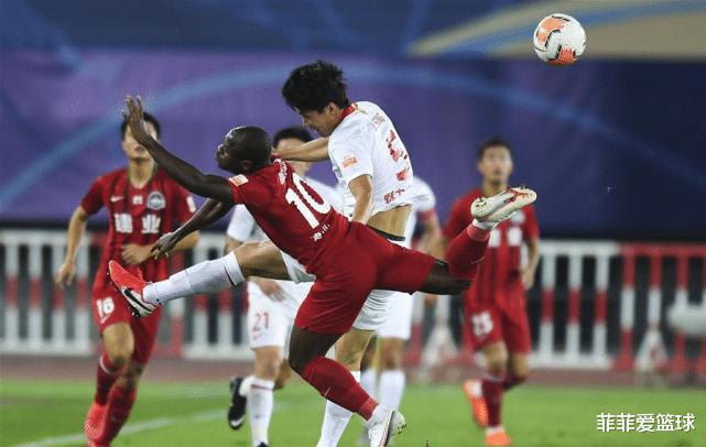 中国足球最新消息：申花外援易主 两名外籍球员正式归化再起争议