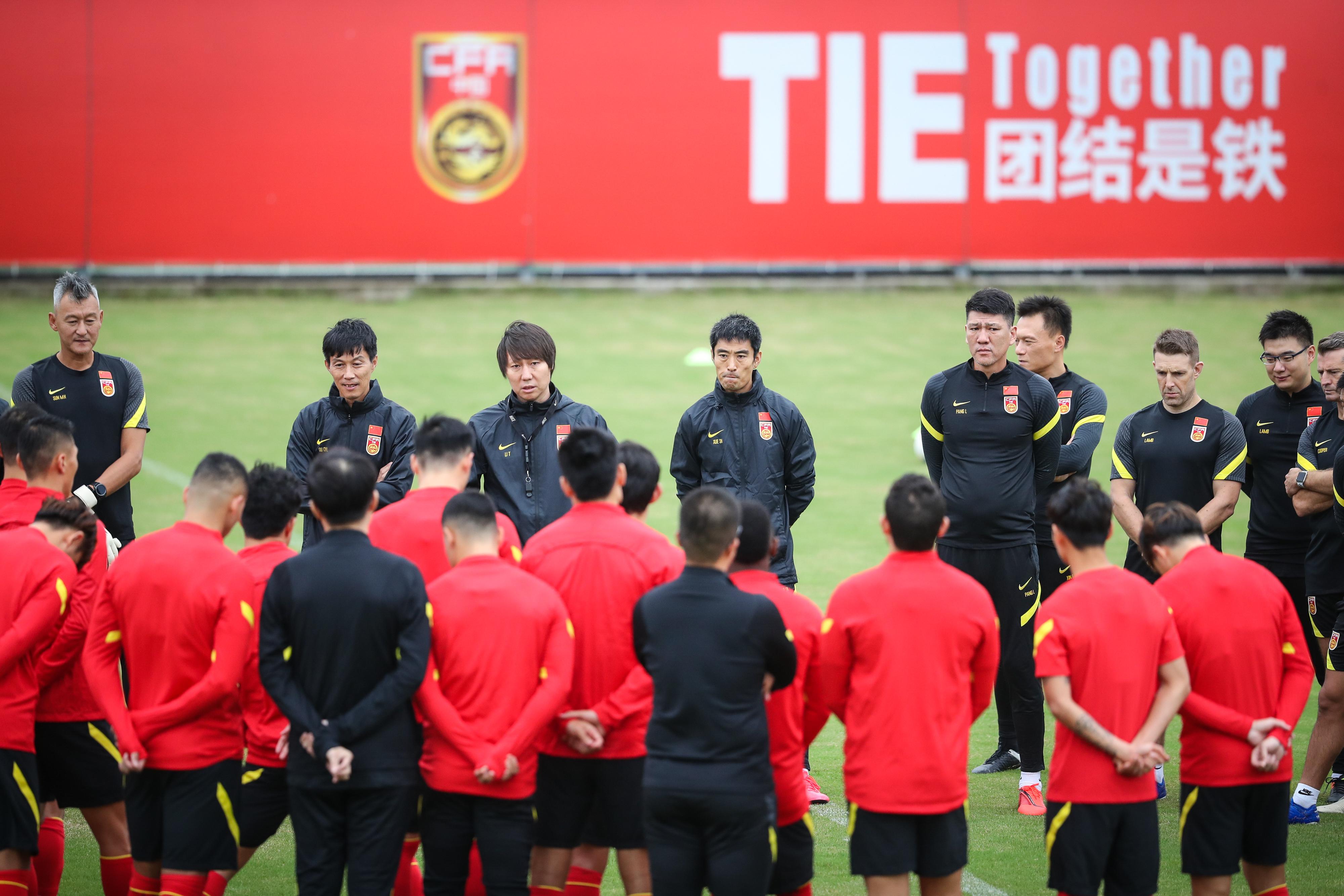 中国男足在沪备战世预赛中超间隙低强度集训(2)