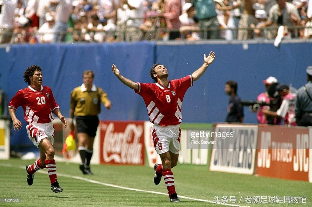 意甲94年用球 1994年世界杯足球鞋大盘点(11)
