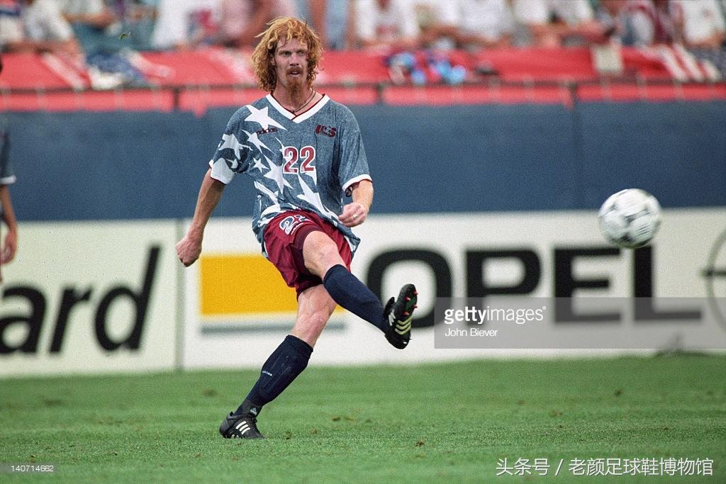 意甲94年用球 1994年世界杯足球鞋大盘点(43)