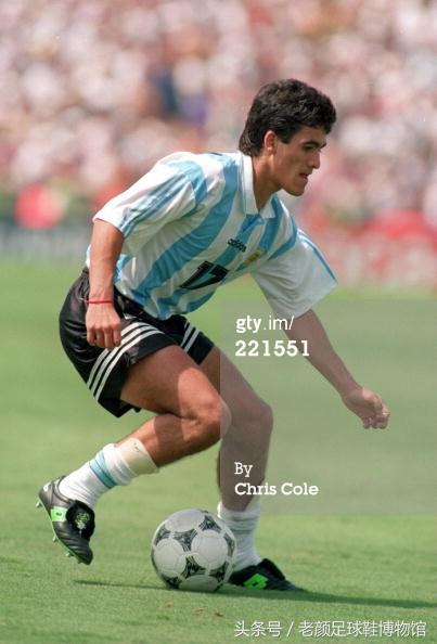 意甲94年用球 1994年世界杯足球鞋大盘点(61)