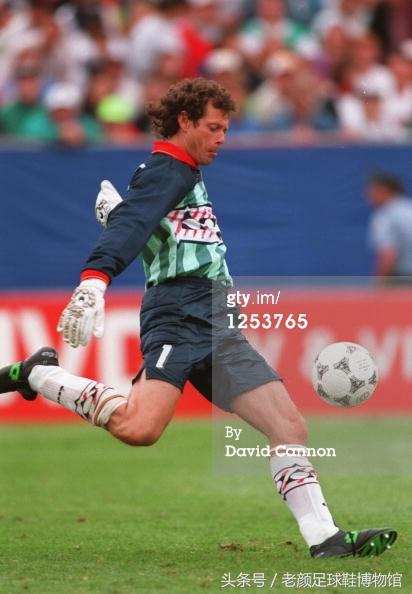 意甲94年用球 1994年世界杯足球鞋大盘点(62)