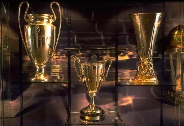 欧冠1992臂章 解析｜1992年才拿到欧冠的巴萨(7)