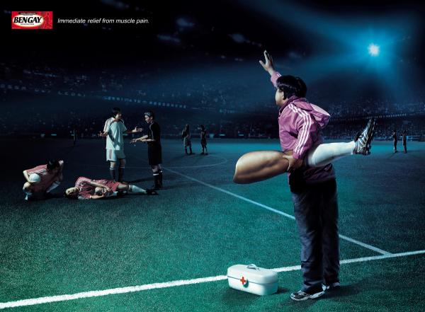 欧冠足球广告 那些妙趣十足的足球创意广告(81)
