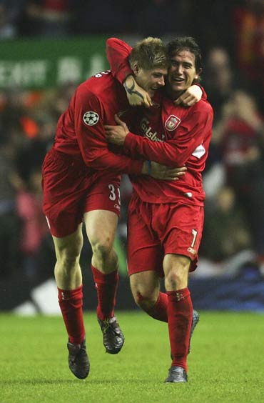 05年欧冠进球的是谁 05年欧冠决赛完成史诗逆转的利物浦(2)