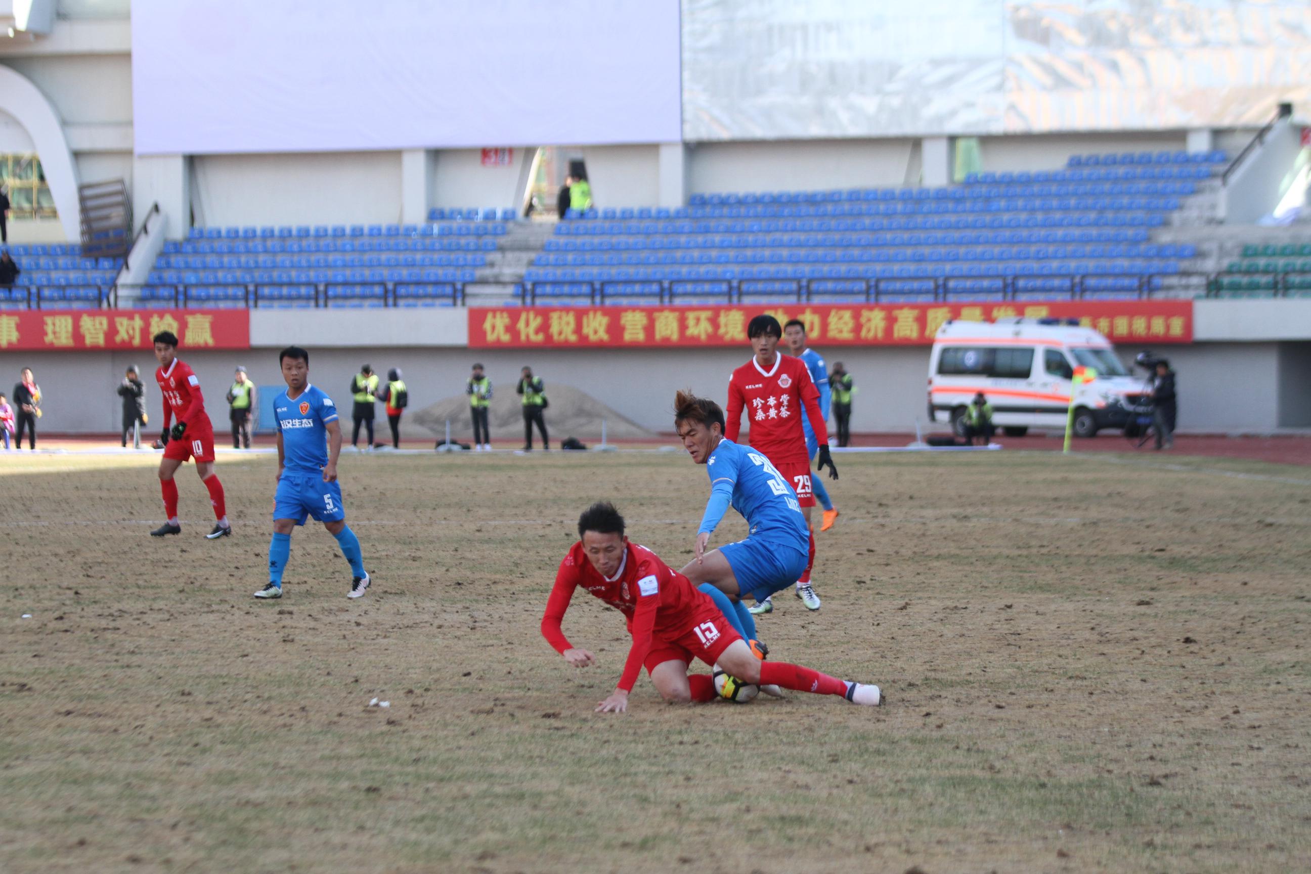 中超最差的场地 中国足球联赛最差场地在延边北国主场(1)