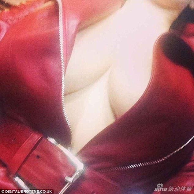 英超大胸模特 英超女神紧身红裙包裹巨乳肥臀(8)