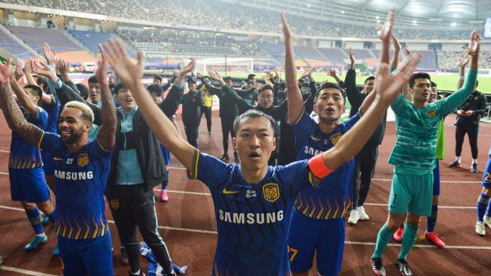 这样的中国足坛很尴尬，只因顶级联赛冠军球队也要面临解散。
