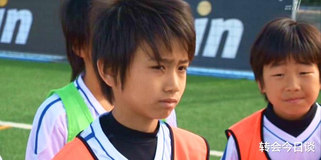 17岁日本小白正逐渐迈向皇马一队，未来或联手同胞嘲讽巴萨(3)