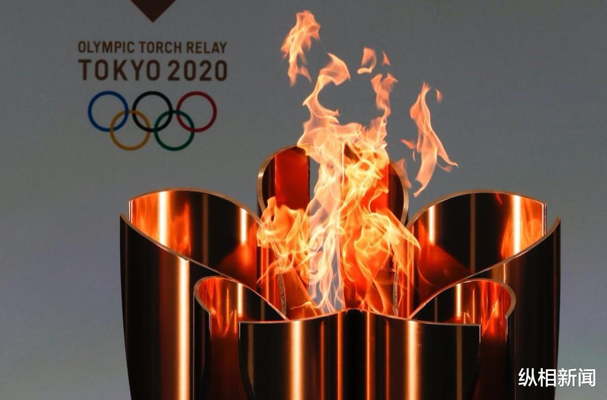 东京奥运火炬开启121天传递，日本冠军女足队跑第一棒，圣火在途中意外熄灭(3)