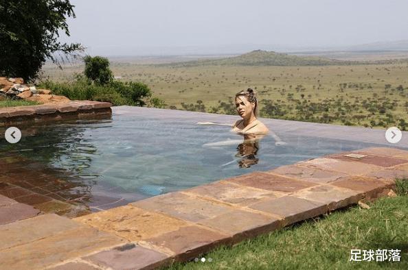 伊卡尔迪携妻非洲度假，老婆为发"朋友圈"太拼：大草原上拍泳装照(5)