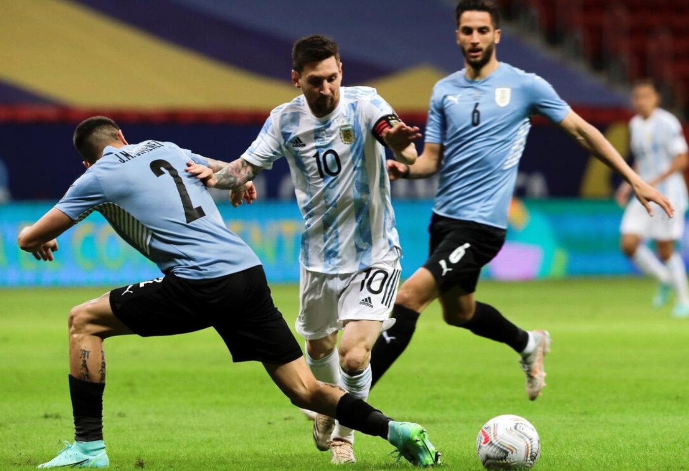 阿根廷1-0击败世界第9，梅西助攻，苏亚雷斯哑火，曼联锋霸0射门(2)