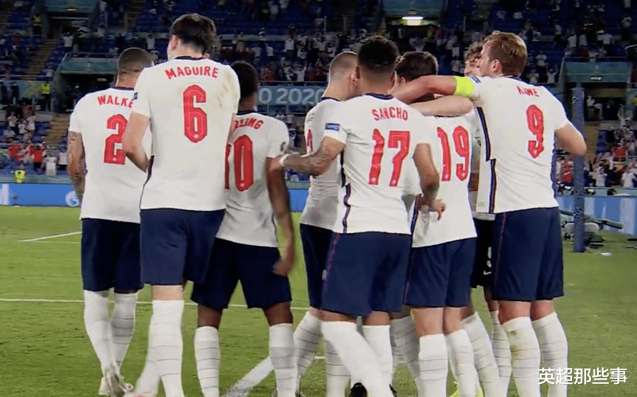 4-0！英格兰横扫晋级，追平欧洲杯最佳战绩，16分钟头球3连击！(5)