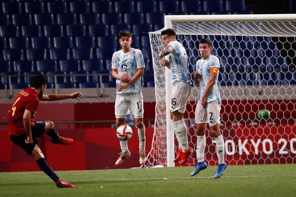 阿根廷国奥也令梅西牵肠挂肚！却遭巴西球员嘲讽，球迷不满意了