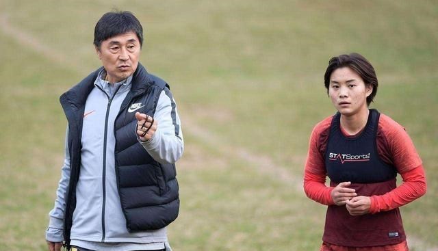 中国本土最优秀教练贾秀全被炒鱿鱼，李铁还能撑多久？(6)