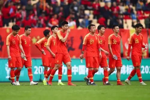中国男足四场比赛只得3分，出现形势岌岌可危，问题竟然出在这里(3)
