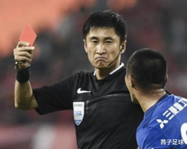 骄傲！中国足球裁判再进世预赛：42岁中超“黑哨”成国足第一人