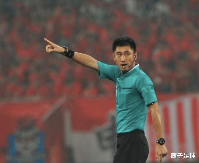 骄傲！中国足球裁判再进世预赛：42岁中超“黑哨”成国足第一人(3)