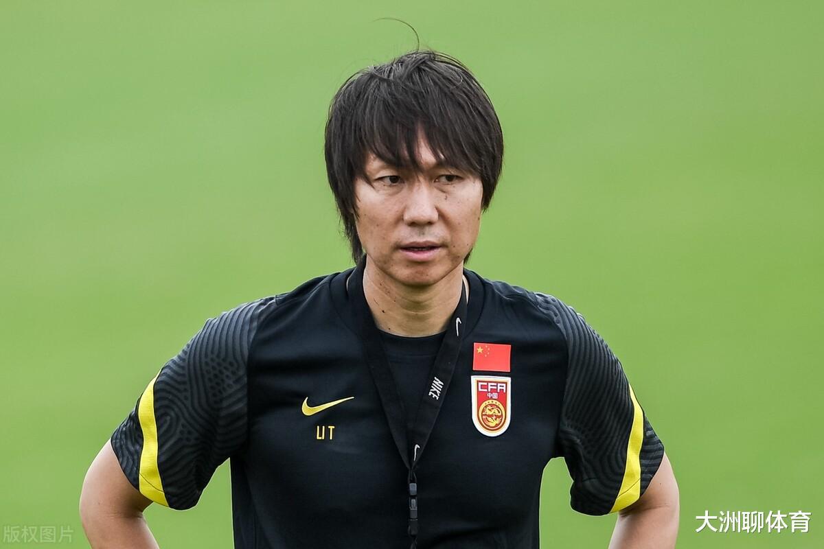 呵呵！国足教练李铁出名了：兼任中超武汉队职务，被韩国媒体报道(5)