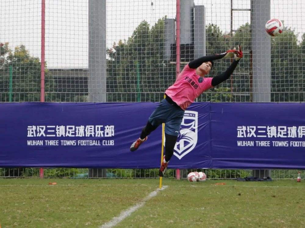 多喜临门！英雄城市武汉成为中国足球的希望，武汉足球已经起飞！(2)