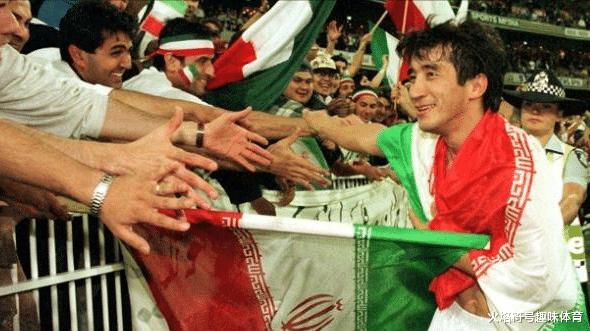 铁骑突出：伊朗足球历史最佳阵容，三人曾经效力拜仁(23)