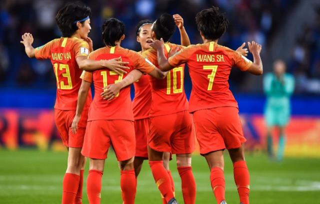 亚洲杯正式打响，中国女足小组赛12：0胜印度，前有孙雯后有王霜(2)