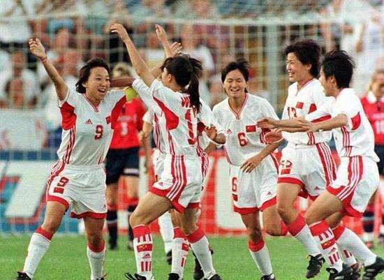 亚洲杯正式打响，中国女足小组赛12：0胜印度，前有孙雯后有王霜(3)