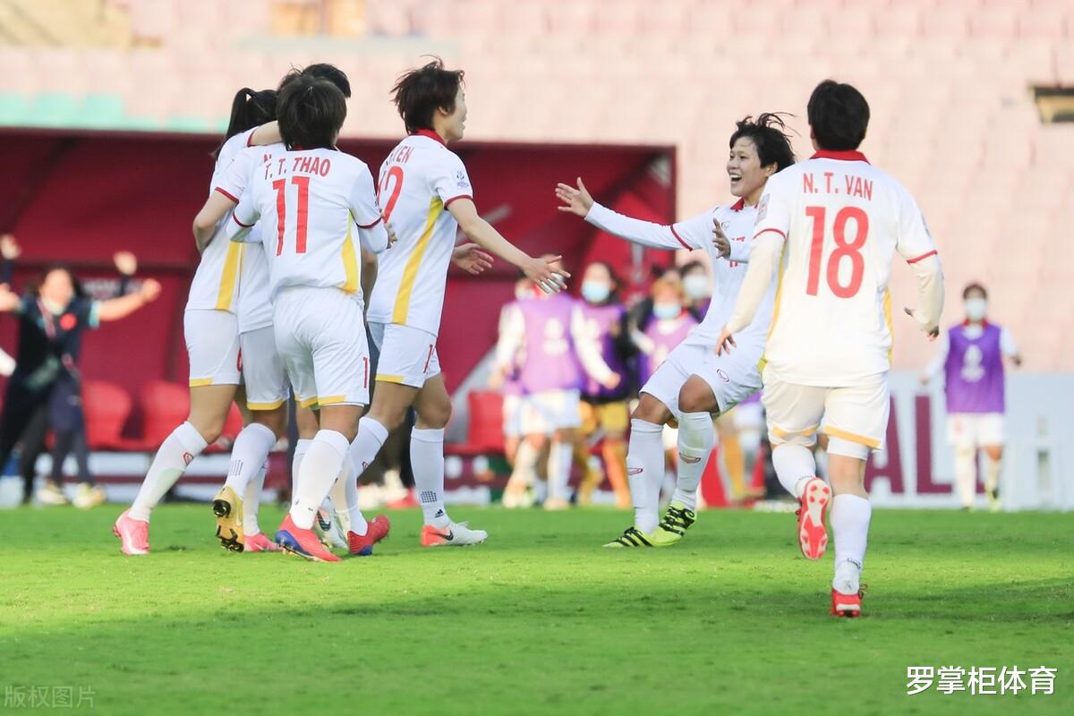 中国女足亚洲杯首次丢球！水庆霞钦点后卫低级失误送礼，引发热议(1)
