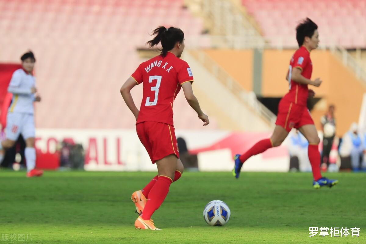 中国女足亚洲杯首次丢球！水庆霞钦点后卫低级失误送礼，引发热议(2)