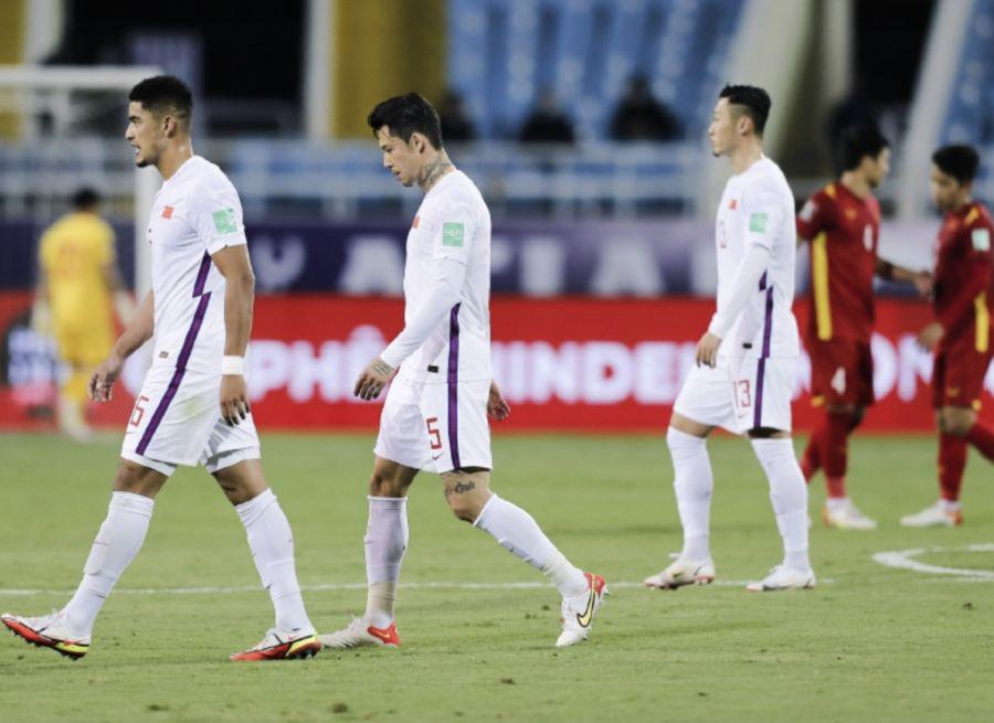 归化政策也救不了中国足球！国足1-3越南，彻底跟世界杯说再见