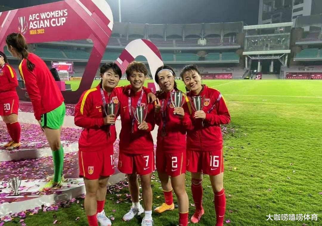 冰火两重天！女足亚洲杯夺冠举国欢庆，男足社交账号被骂到瘫痪了(4)