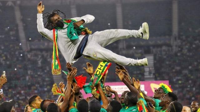 中国足球的非洲镜像:塞内加尔李铁成水庆霞式英雄(10)