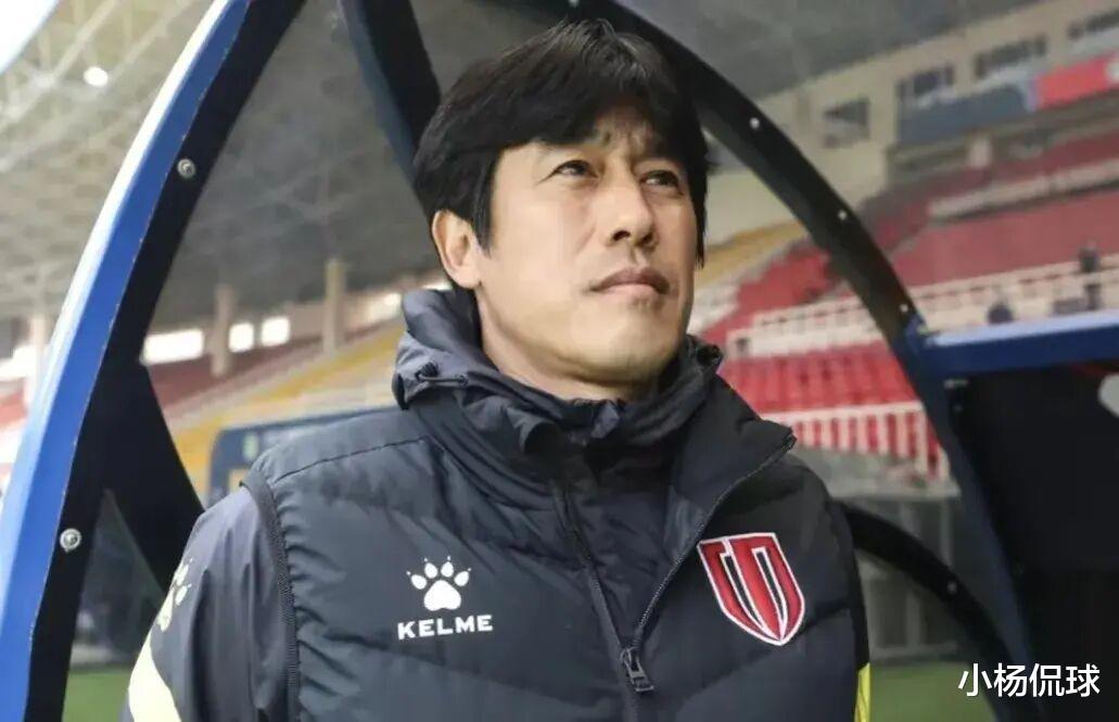 在深圳队选择李章洙作为主教练后，球迷发现中超联赛的韩籍教练又悄悄多了起来