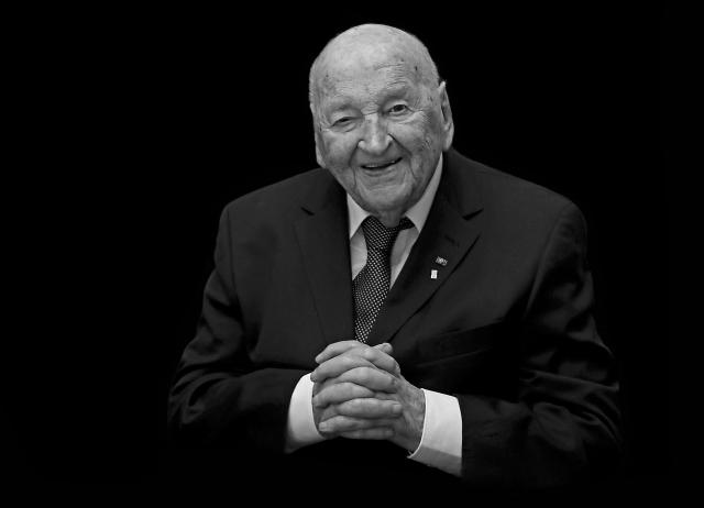 德国足协荣誉主席去世 布劳恩享年97岁
