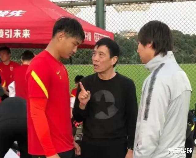 又一足球界外人士评论中国男足：1-3输越南没看见你们还要脸