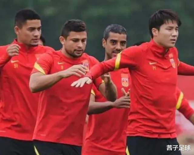 中国男足教练员：下一场踢沙特的比赛策略已经定了，球迷：反对(2)