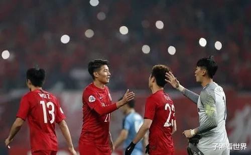 下午16点! 上海媒体最新报道引爆争议, 球迷吐槽：中国足球真是丢人(2)