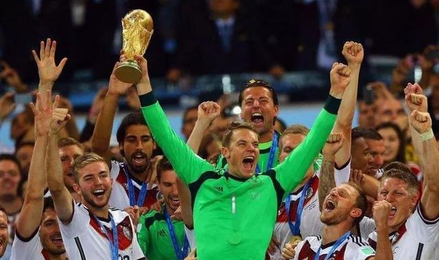02年以来德国连续4届世界杯进四强，但你看当时金银铜球奖都是谁(5)