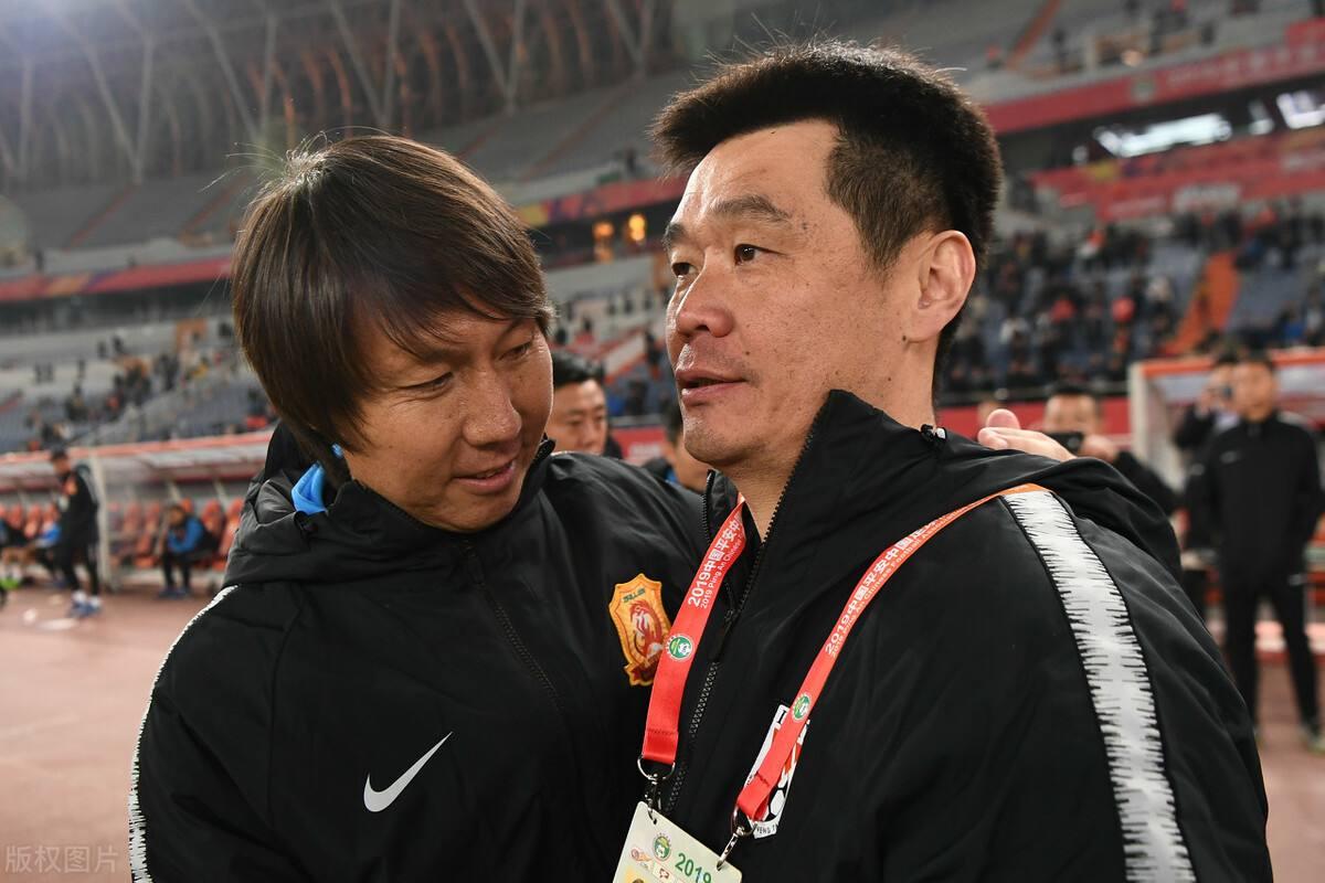 带着中国女足老输球，被评为历代最差教练，李霄鹏又咋能当上男足教练呢？