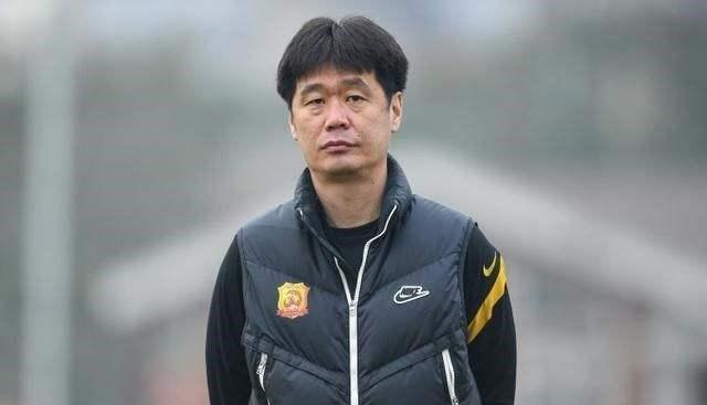 带着中国女足老输球，被评为历代最差教练，李霄鹏又咋能当上男足教练呢？(5)