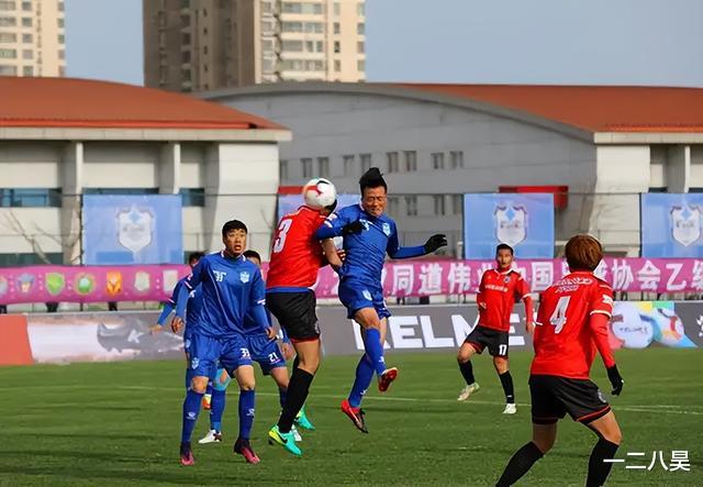 媒体人曝出猛料：中国足球再度陷入争议，球迷骂声一片(2)
