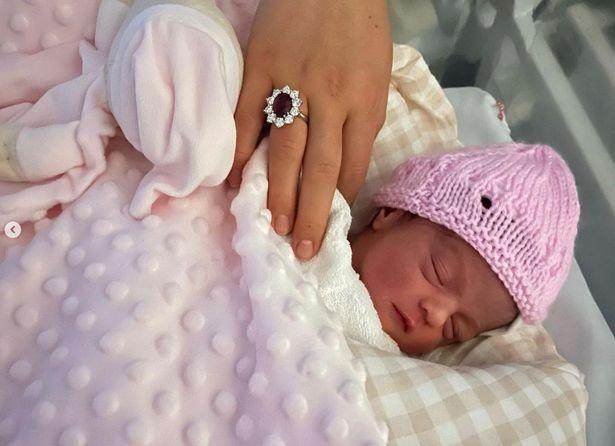 C罗新出生女儿名字已经起好 叫贝拉·艾丝美拉达！(2)