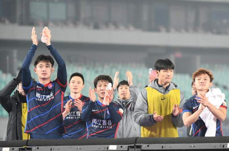重庆两江竞技发布退出中超和停止运营公告，中超连续3个赛季3支球队解散